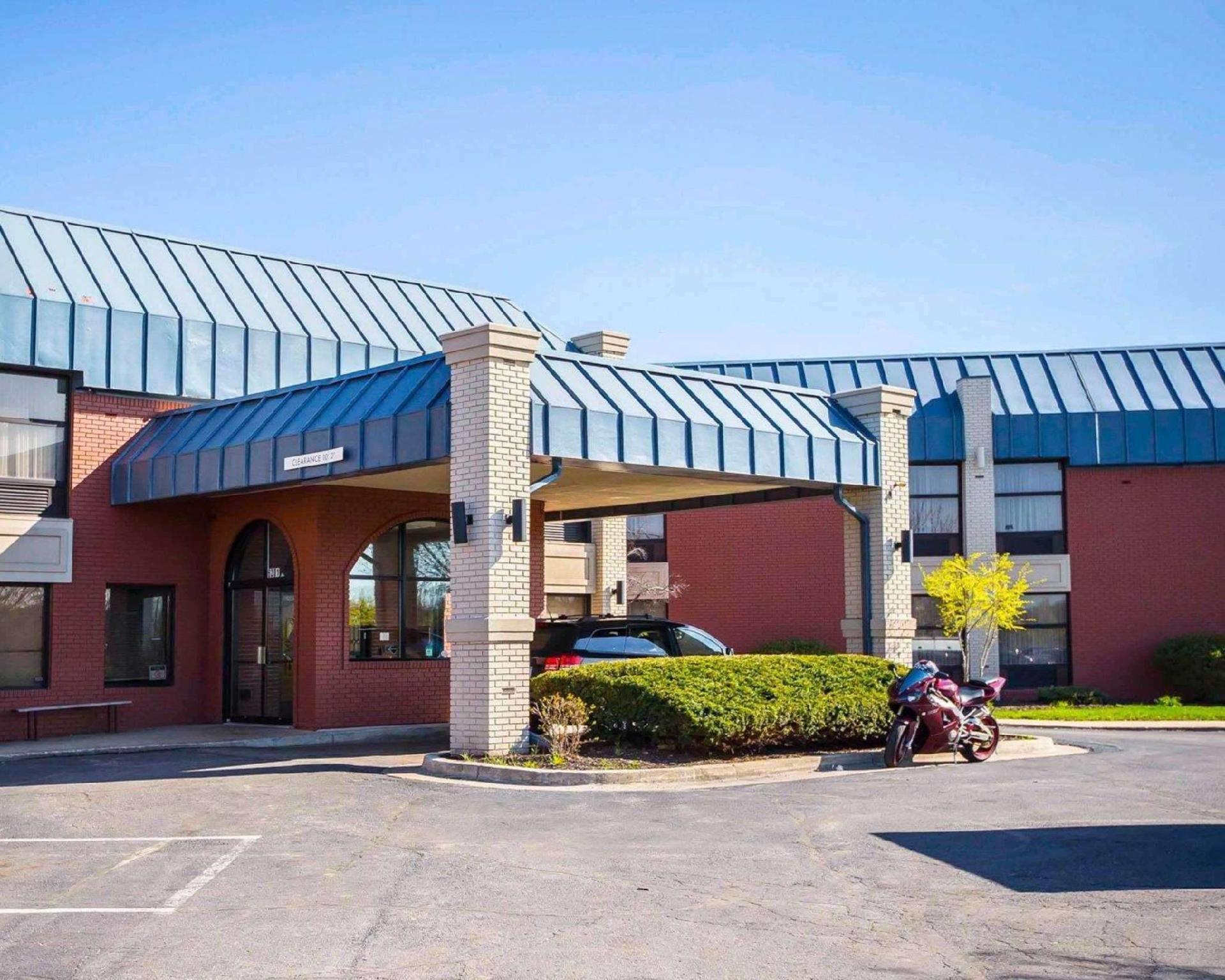 Days Inn & Suites By Wyndham Merrillville Exterior foto